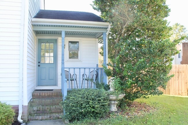 Photo - 3BD/2.5BA Home minutes from Dam Neck!  Full fenced Back yard!!