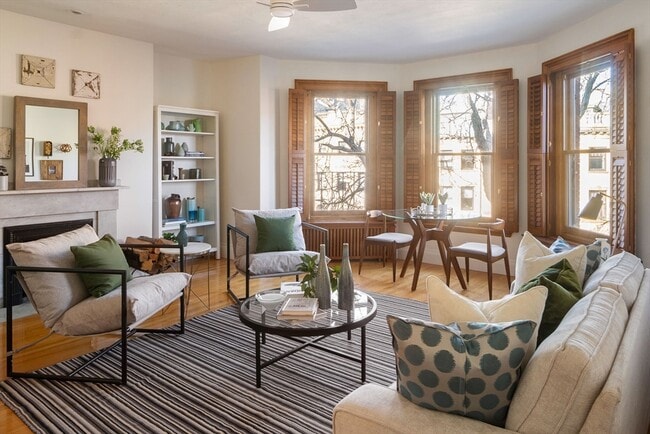 Building Photo - 413 Beacon St Unit 5