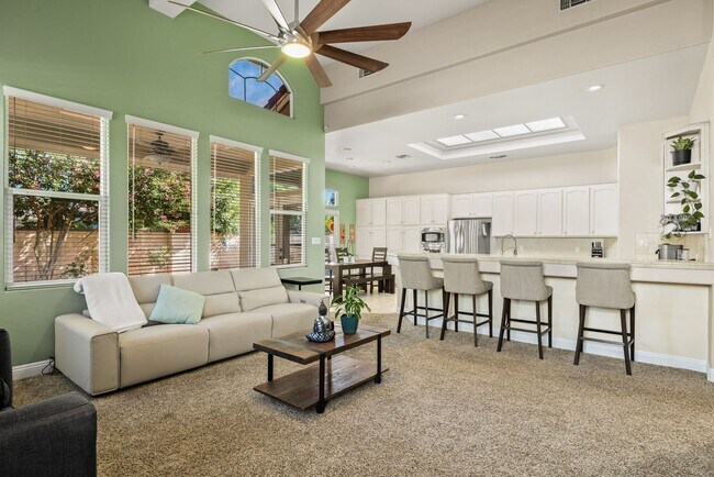 Photo - Spacious 3 Bedroom + Office in Seven Oaks ... House