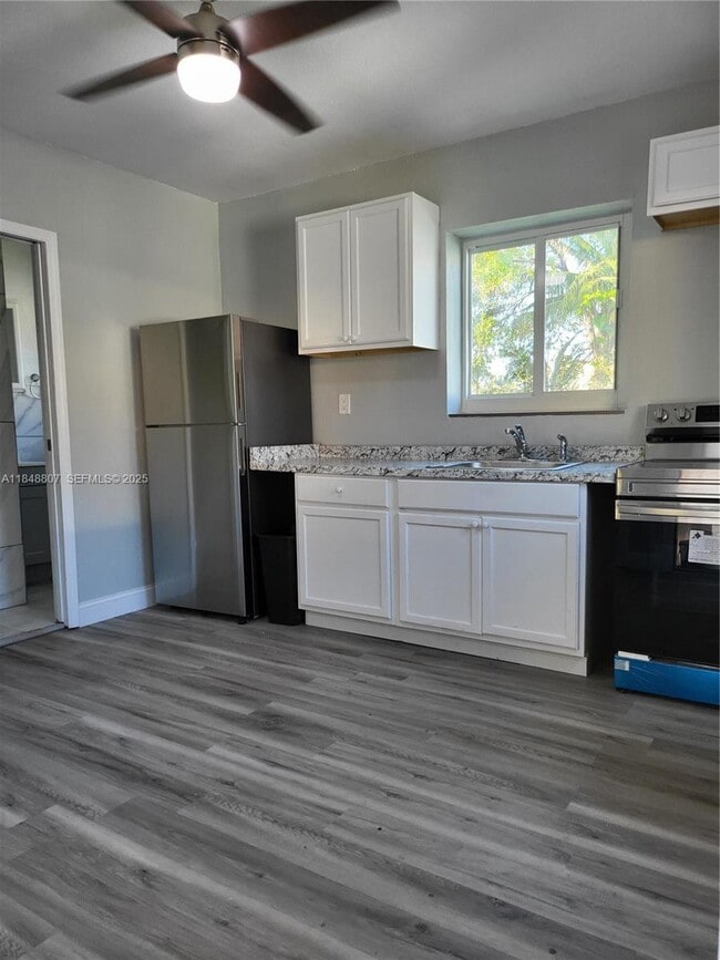 Building Photo - 123 NW 59th St Unit C