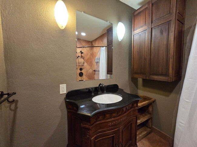 Photo - 1506-A Agua Fria St