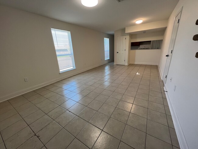 Living/Dining Area - 1212 Cambridge Dr Unit D