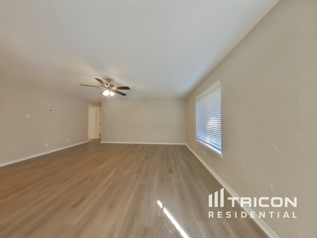 Photo - 1718 Kingston Dr