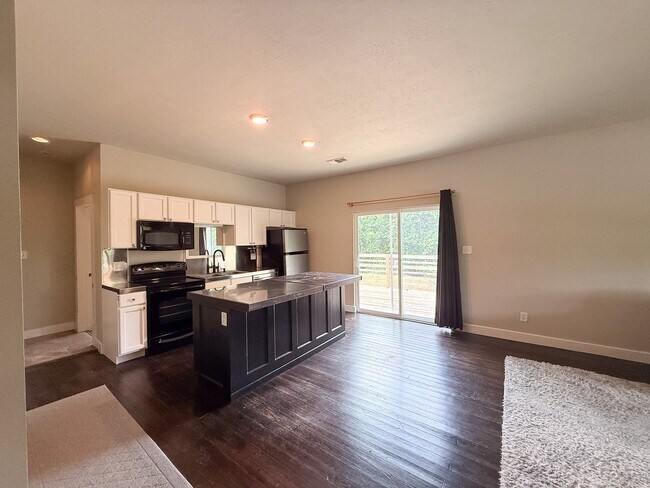 Photo - 209 Joseph St