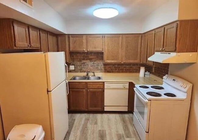 Photo - 709 Crosstown Ave