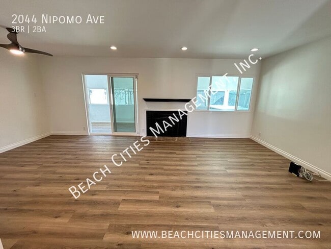 Photo - 2044 Nipomo Ave