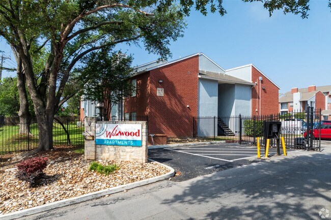 Building Photo - 7610 Cameron Rd Unit 2025