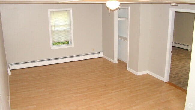 Building Photo - 33 Norton St Unit 2 Rental