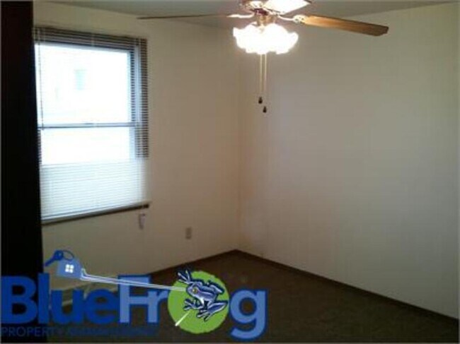 Photo - 935 Shea Ave