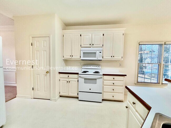 Photo - 1660 Cheshire Ct NW