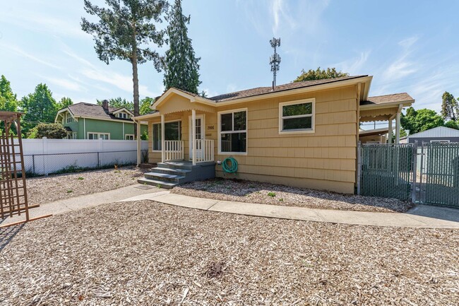 Photo - MOVE IN SPECIAL - Charming 1950’s Two-Bedr... Unidad Upstairs