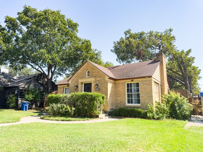 Building Photo - 2222 Carnes St