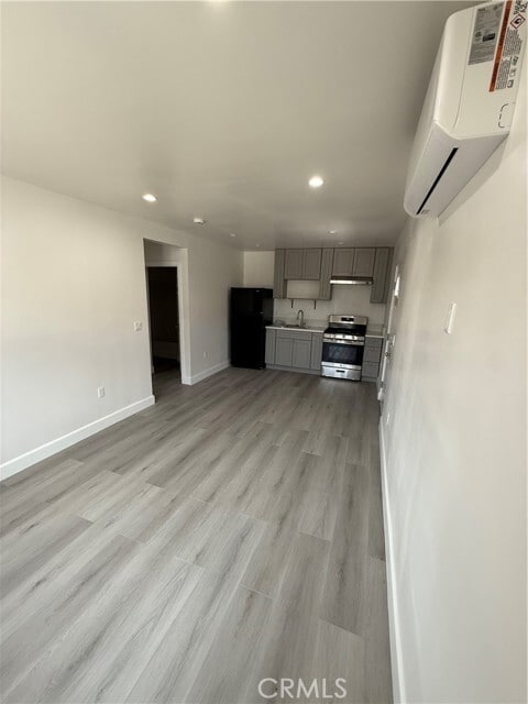 Photo - 9011 Oneida Ave
