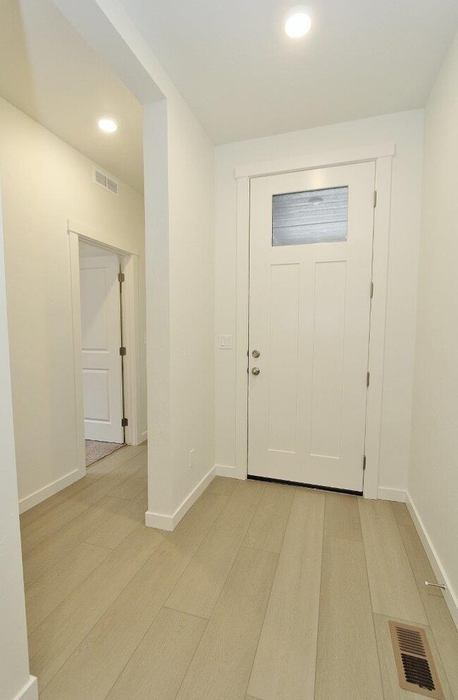 Photo - 11138 Overhang St