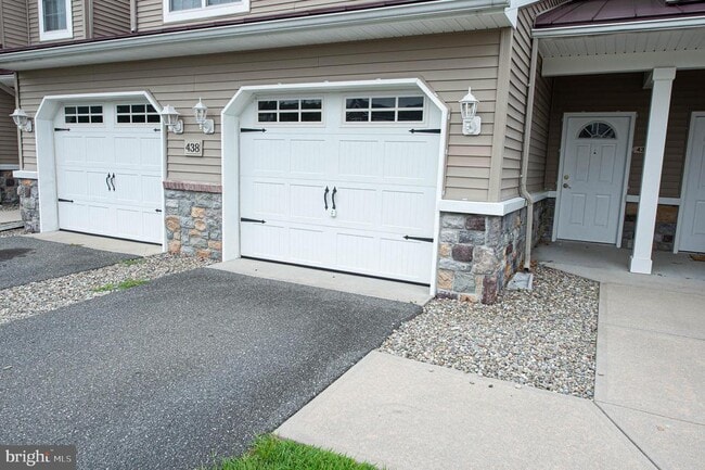 Photo - 438 Parkview Ct