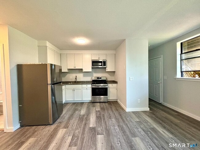 39 Elliott St E Unit B