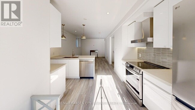 Photo - 168 Russell Ave