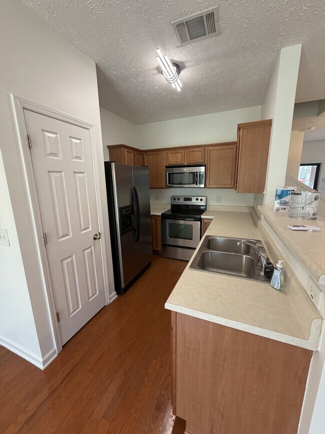 Photo - 8304 Oak Knoll Dr