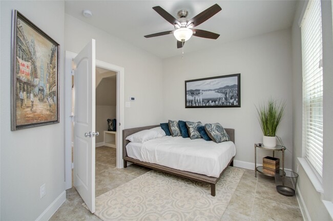 Photo - 2015 Royal Landing Dr