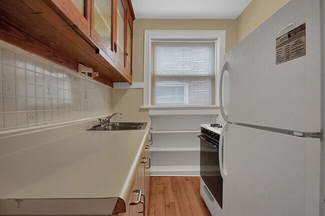 Photo - 4967 Lindenwood Ave Unidad 2E