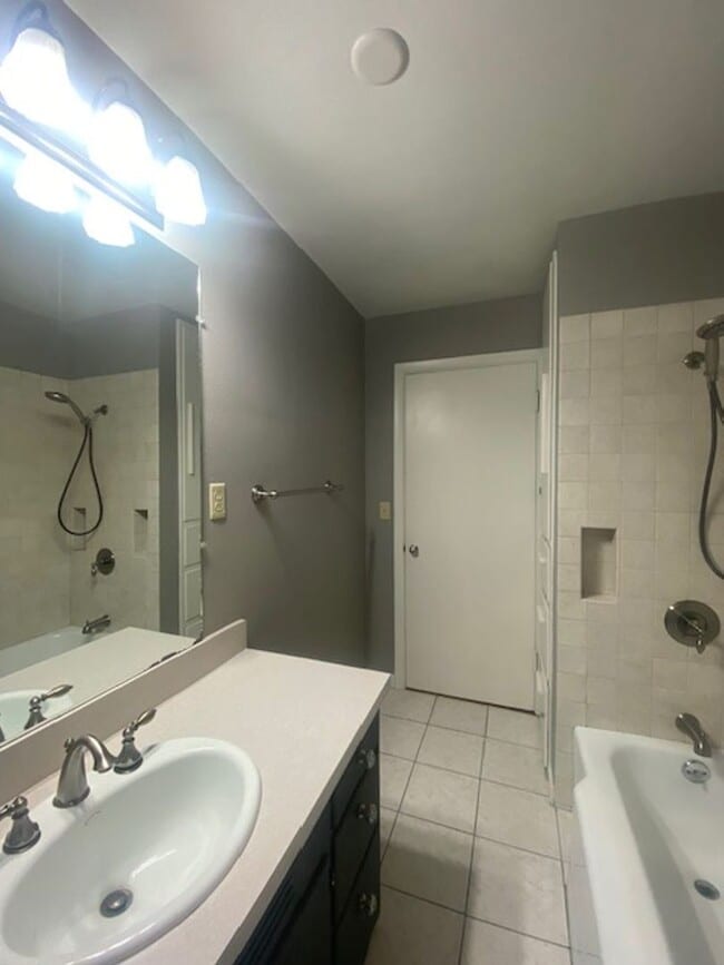 Photo - Charming 3 Bedroom Home Lebanon Home with ...