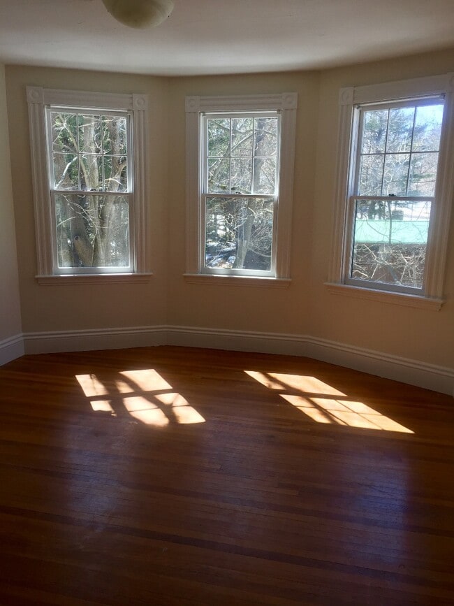 Building Photo - 52 Pleasant St Unit #2 Rental