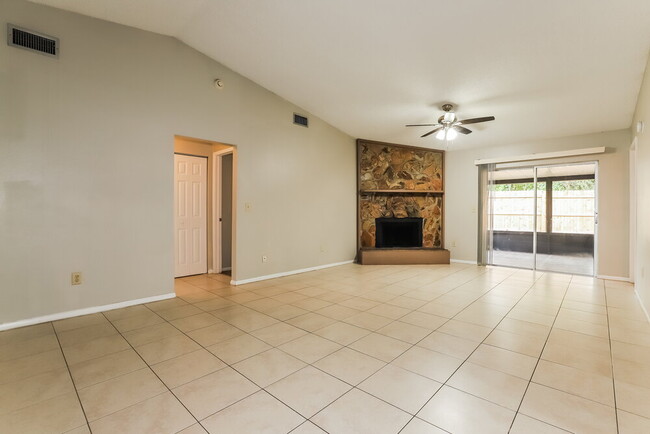 110 Field Ln