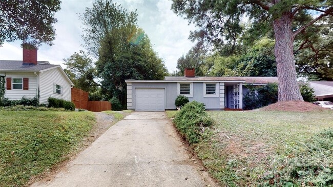 Photo - 1136 E Woodlawn Rd