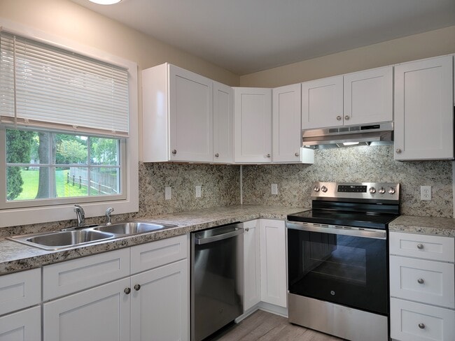 Photo - 32 Cranfield Ct