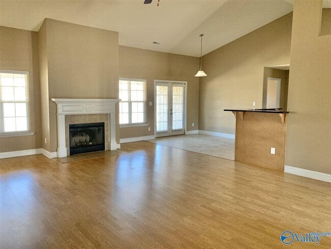 Photo - 115 E Crest Way