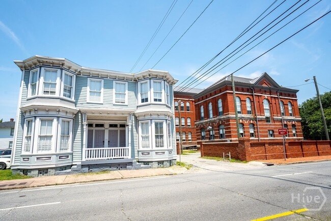 Building Photo - 1313 Whitaker St Rental
