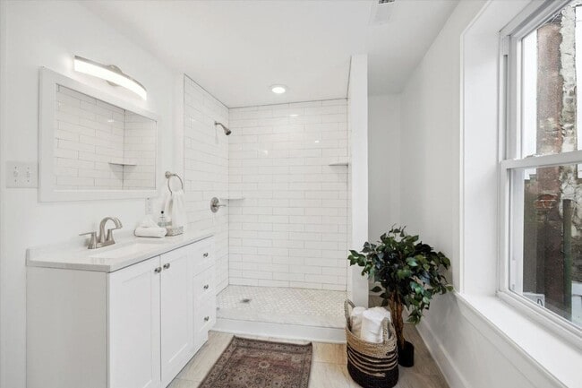 Photo - 2827 W Girard Ave Unit 2