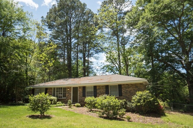 Location! Location! Heart of Auburn! - Location! Location! Heart of Auburn! House