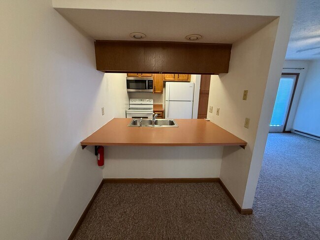 Leslie Manor Apartments