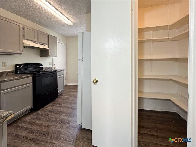 Photo - 2211 Barry Dr