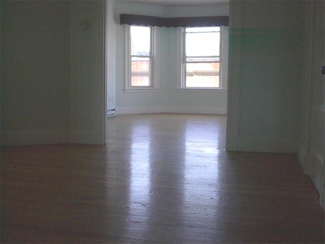 Building Photo - 262 Maverick St Unit 2