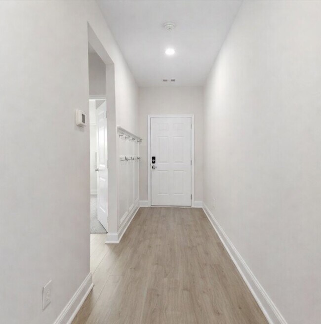 Photo - 104 Simon Cir