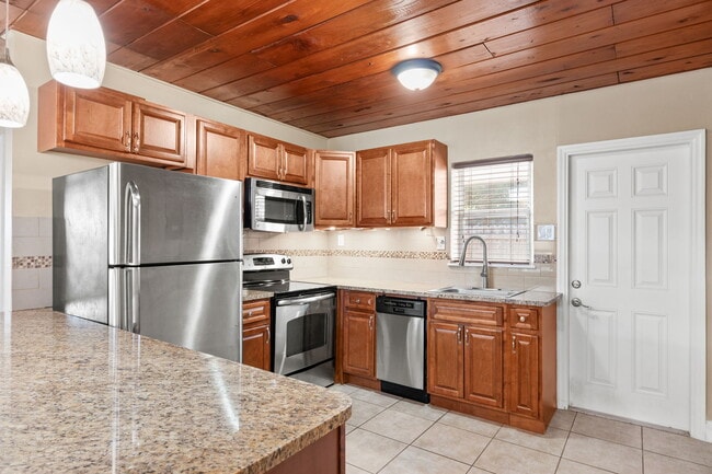 Photo - 327 Lee Ave Unidad 327