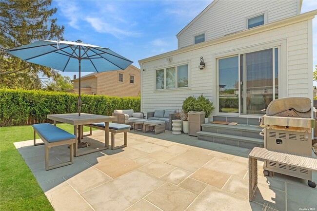 Photo - 155 Bridge St