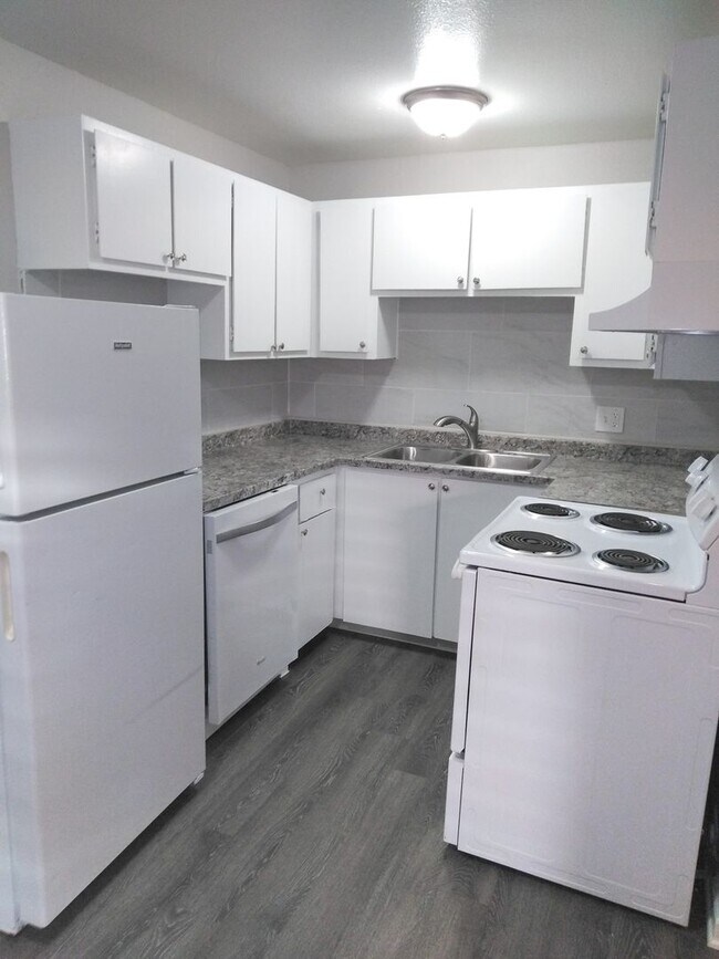 Building Photo - 1429 Potter Dr Unit 253