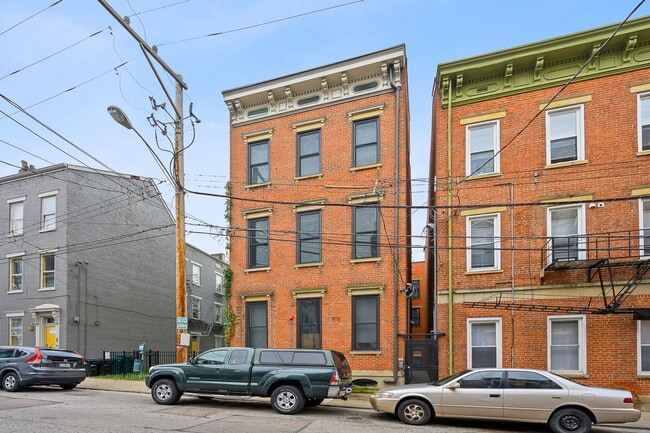 Building Photo - 515 E 12th St Unit 2