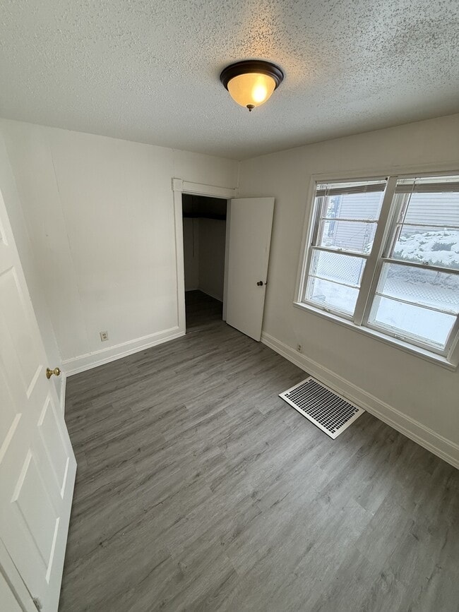 Photo - 74 Jessamine Ave W