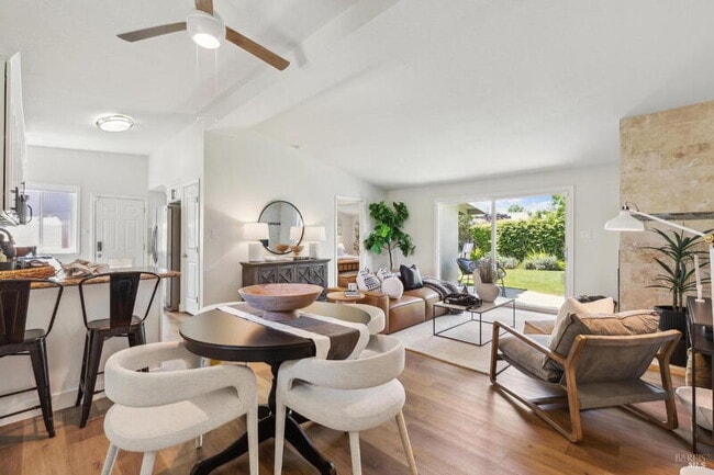 Photo - 53 Labrea Way