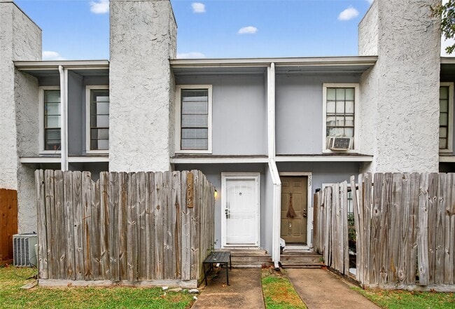 Building Photo - 9550 Deering Dr Unit 504