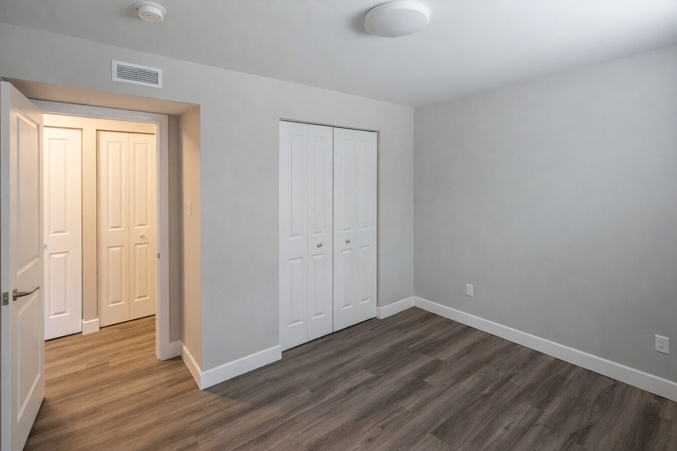 Photo - 772 Stirling Av S