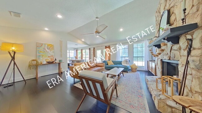 Photo - 410 Spanish Moss Trail