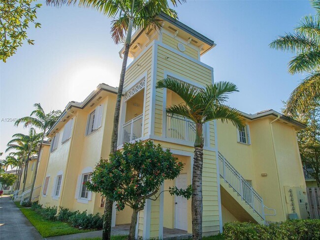 2728 NE 3rd Ct Unit 206