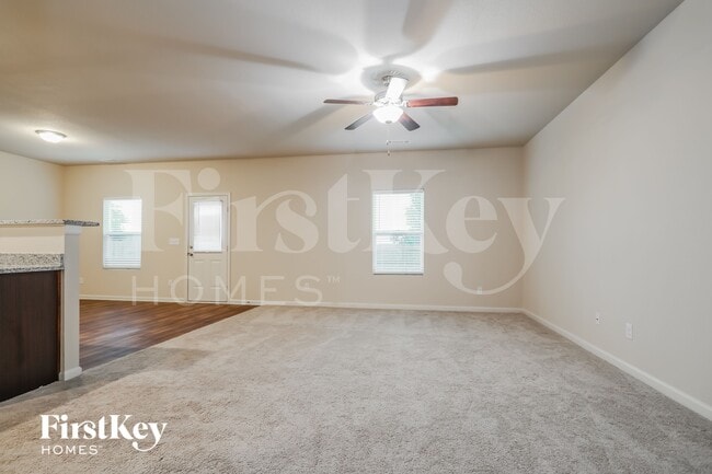 Photo - 323 Darling Ln