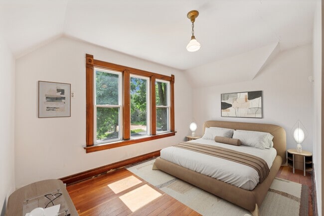 Photo - 303 Angel Ave SW