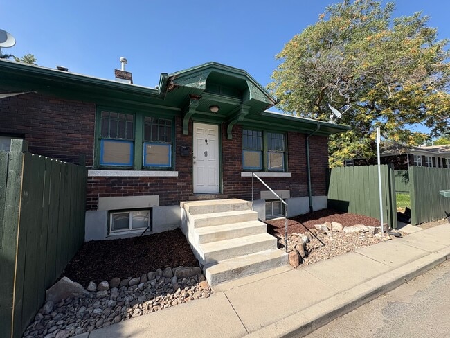 Building Photo - 505 E Gallacher Pl Rental